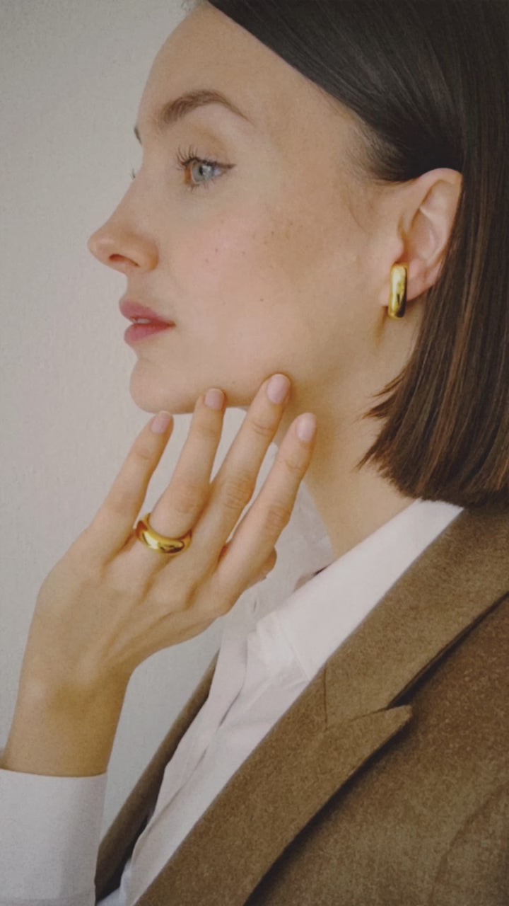 GOLD DONUT RING